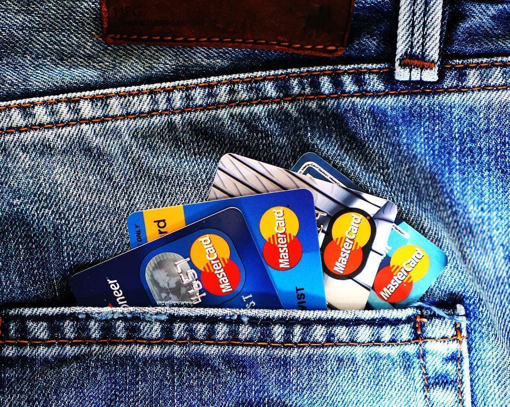 Oplatí sa v zahraničí platiť kartou?